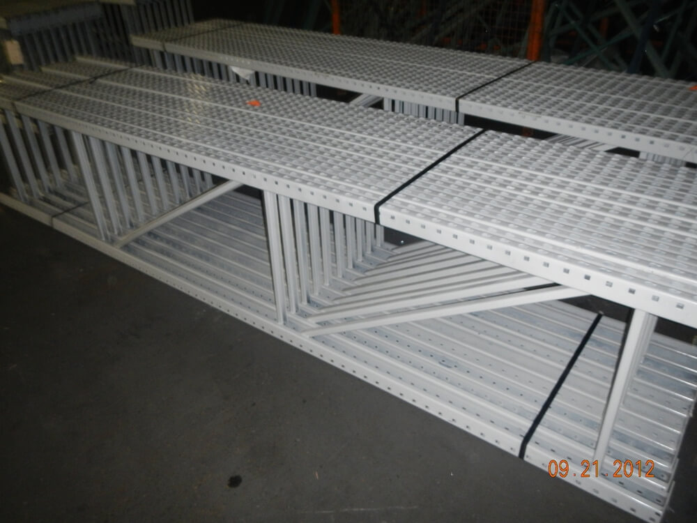 Pallet Rack Upright Cross Sell For Elmers Glue – Fixtures Close Up